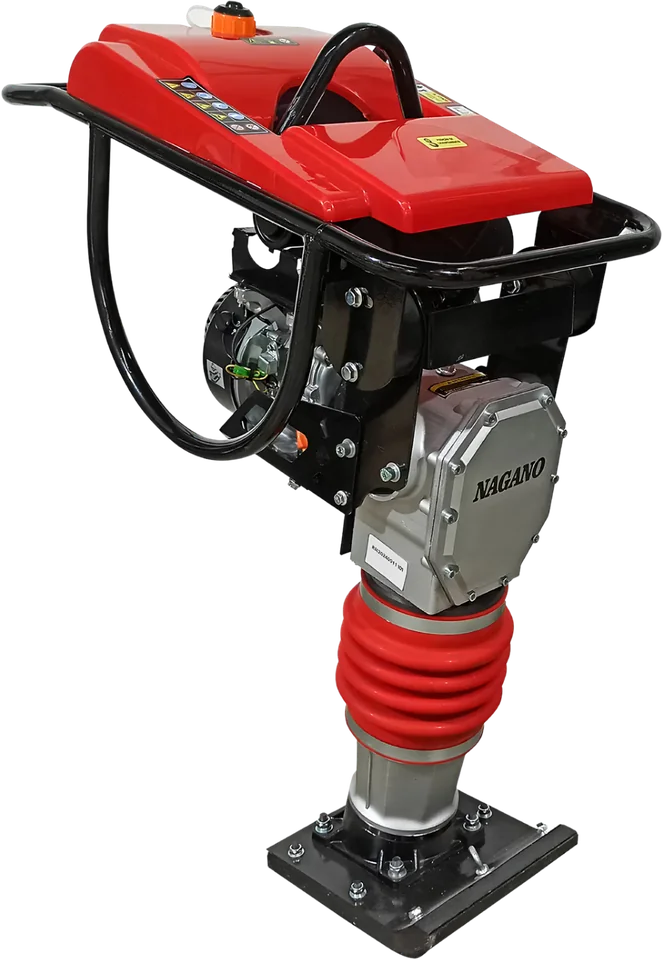 Compactador de solo de percussão (tipo sapo) a gasolina, com capô vermelho, gaiola de proteção preta e sapata quadrada na base